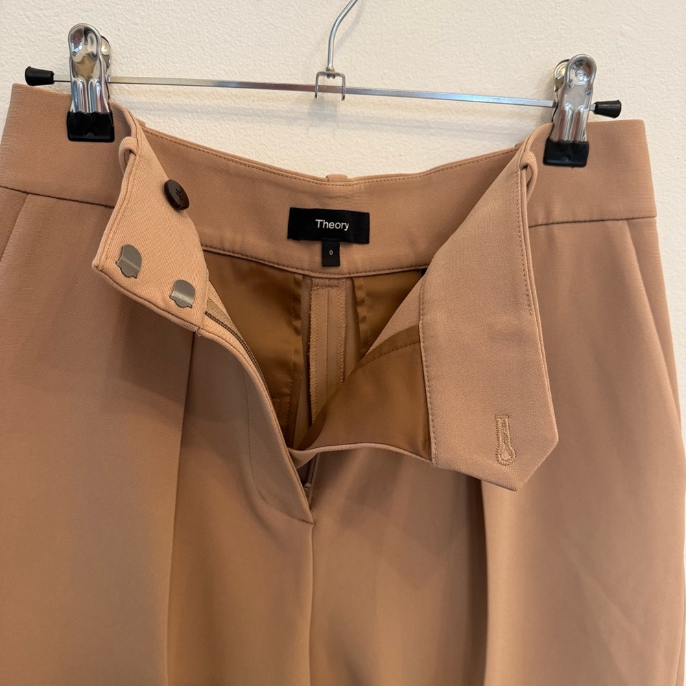 Theory High Waist Pleat Short - Picture 2 of 5
